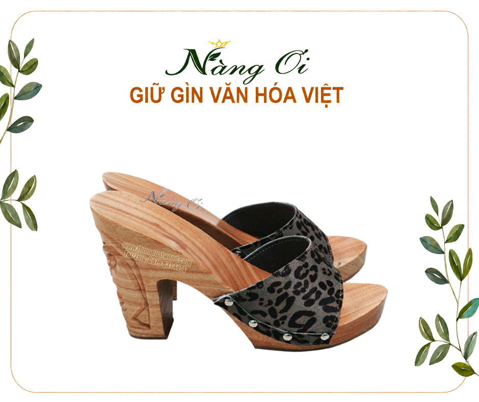 guốc mộc nữ chạm khắc mặt người